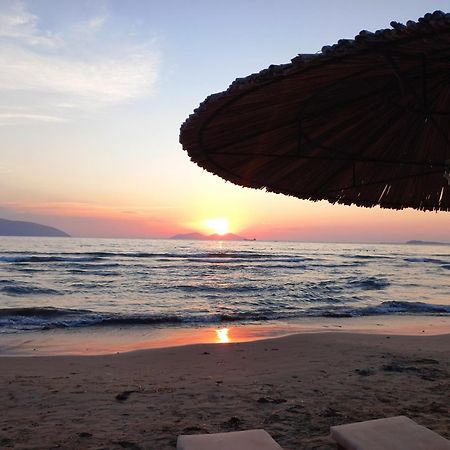 Lungomare Apartament Sea View Вльора Екстер'єр фото