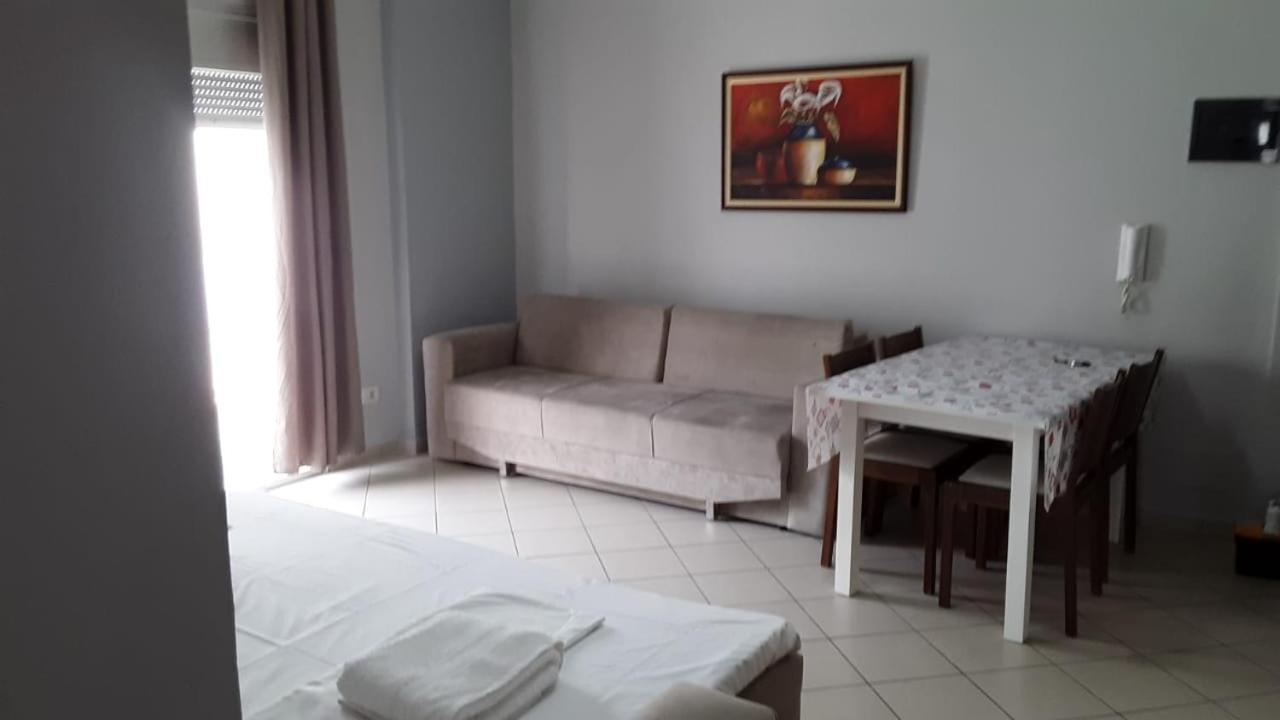 Lungomare Apartament Sea View Вльора Екстер'єр фото